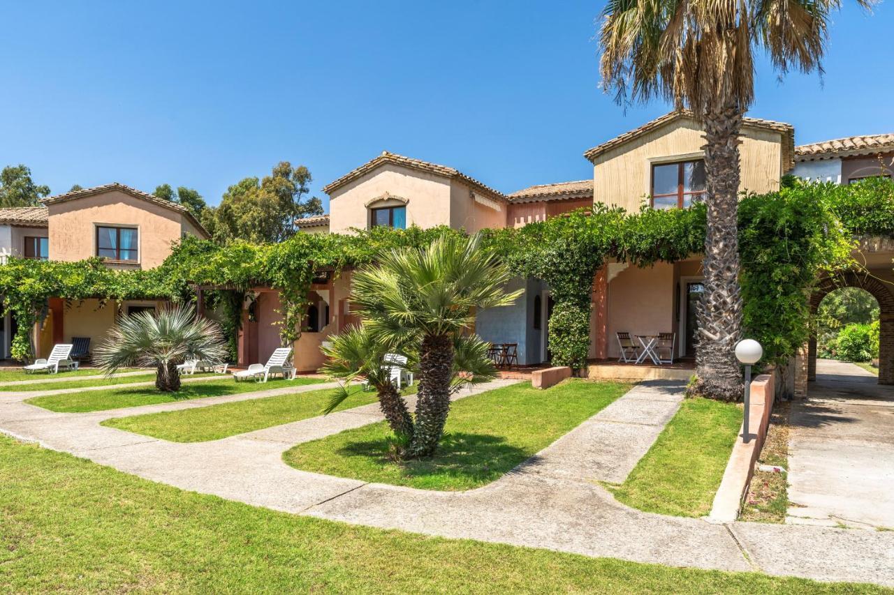 Apartments In Residence With Swimming Pool In Santa Margherita Di Pula, 250 Meters From The Sea Exterior photo