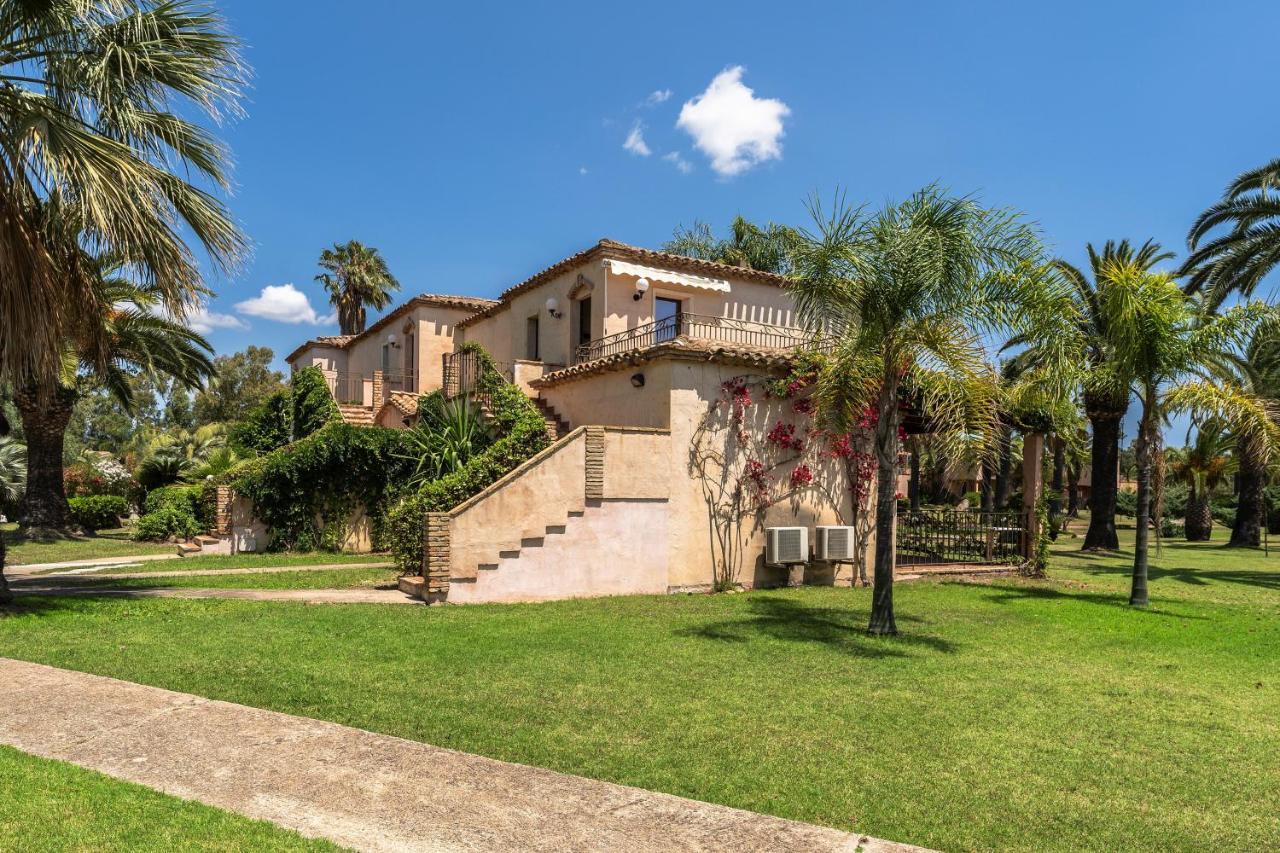Apartments In Residence With Swimming Pool In Santa Margherita Di Pula, 250 Meters From The Sea Exterior photo