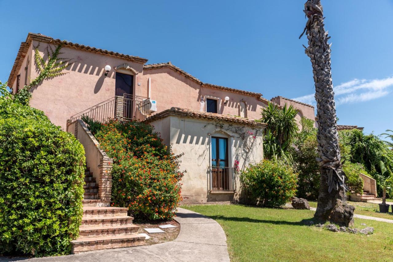 Apartments In Residence With Swimming Pool In Santa Margherita Di Pula, 250 Meters From The Sea Exterior photo
